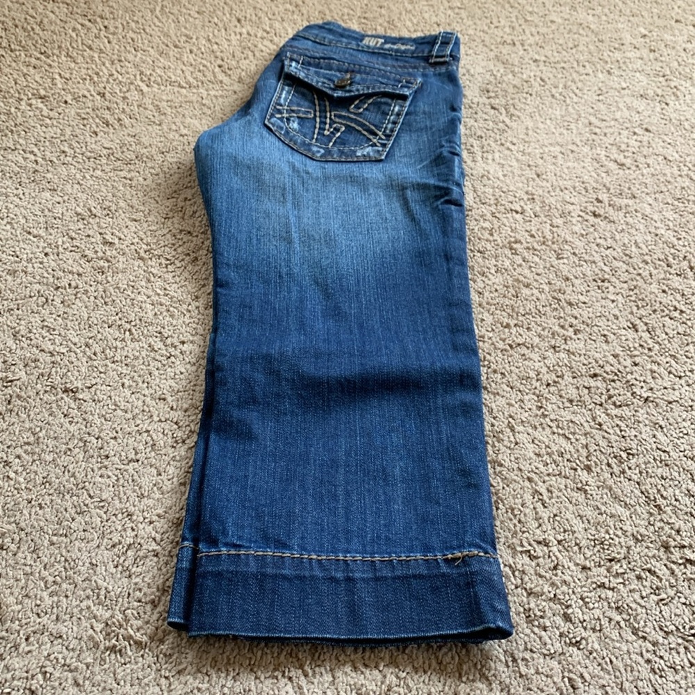 Capris - Picture 2 of 10